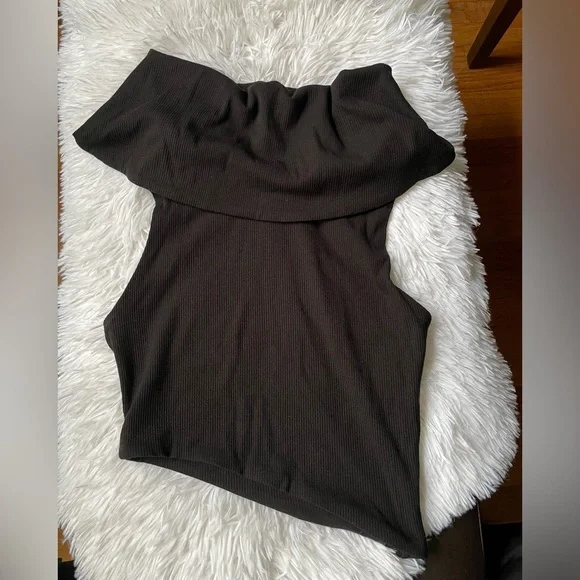 Naked wardrobe sleeveless Turtleneck Top 🖤 - Picture 8 of 8